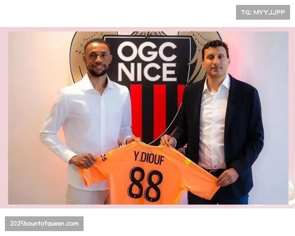 特写镜头：兰斯门将迪乌夫连续三次神扑后的怒吼